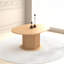 Élégante table de salle à manger ronde, en bois d'hévéa, avec un piètement hexagonal texturé et extensible, idéale pour les réunions de famille. Table ajustable à 6 places, concave et convexe.