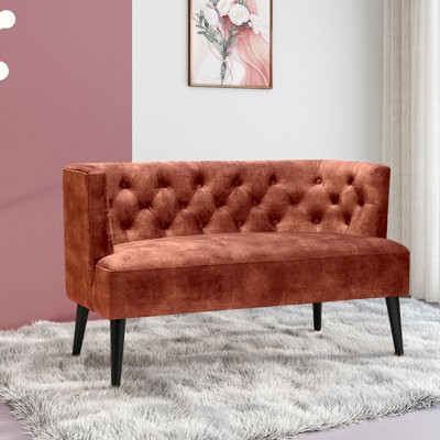 Causeuse contemporaine en polyester de 49 po de large avec dossier capitonné et pieds en bois massif Cashmiere