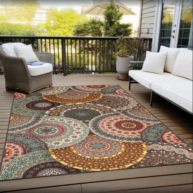 Evaline 100% Nylon Floral Medallion Indoor/Outdoor Area Rug, Rectangle 5' x 8'