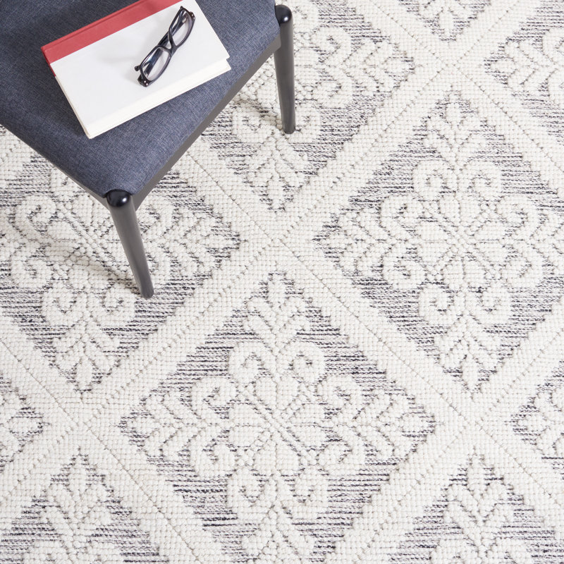 Vermont Hand Woven Wool Damask Rug, Round 6'