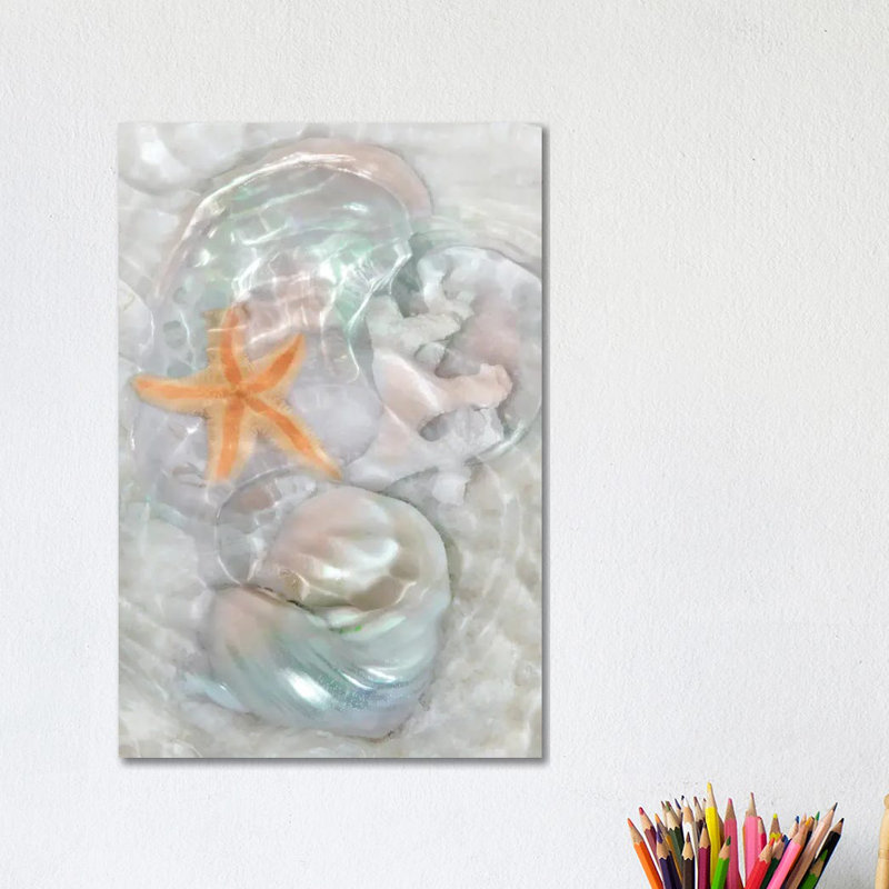 Underwater Light Waves VI par Leda Robertson - photographie sur toile tendue, H 12 po x l 8 po x P 0,75 po