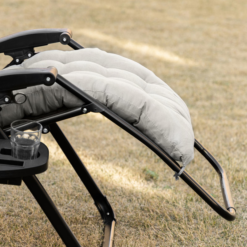 Chaise pliante By, gris, avec plateau latéral et dossier ergonomique, capacité de 264 lb, accoudoirs intérieurs et extérieurs,