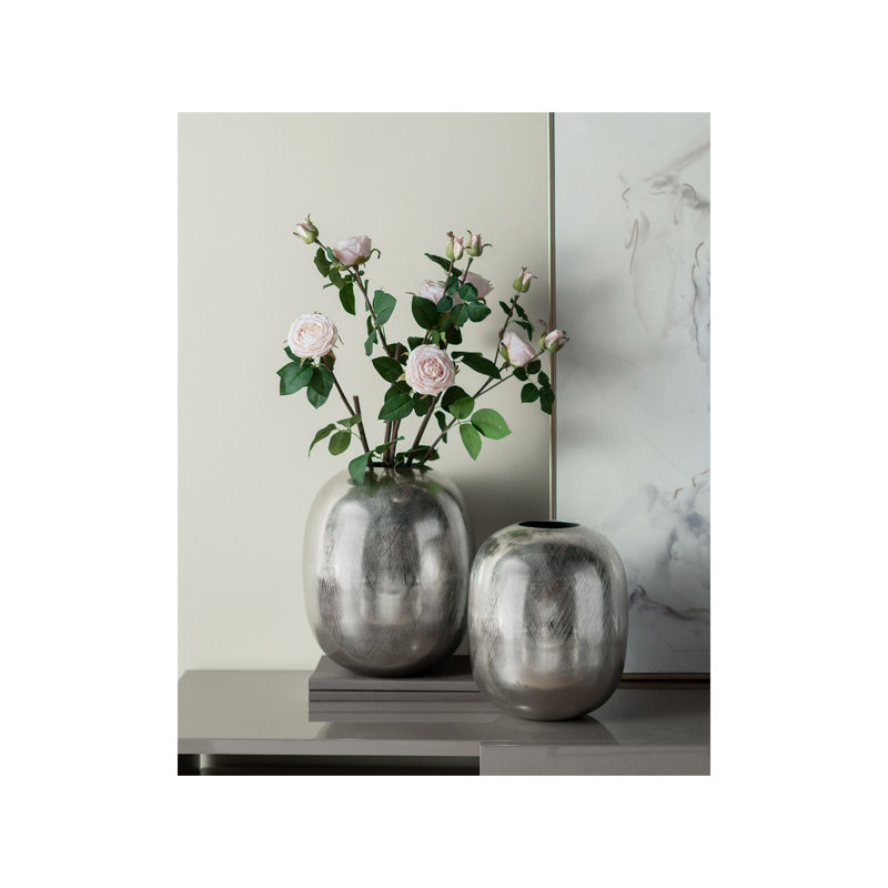 Vase en aluminium de 12,5 x 12,5 x 15 pouces avec des stries argentées