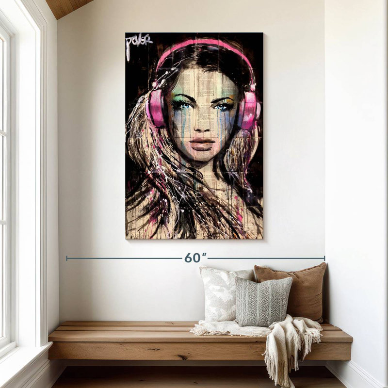 Leisha Lovely DJ, H 48 po x l 32 po
