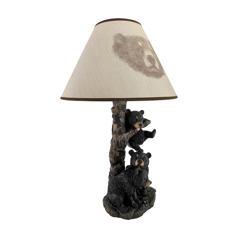 Lampe de table en polyrésine de la famille des ours noirs de l'Ouest Fortunato avec abat-jour en écorce d'arbre - hauteur de 20 po, abat-jour de 12 po, puissance maximale de 40 watts