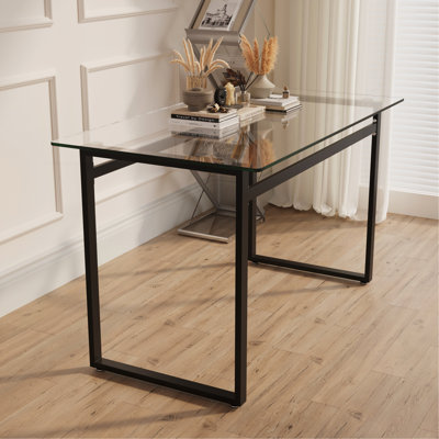 Table de salle à manger moderne en verre avec un design élégant et une fabrication durable, parfaite pour recevoir et pour un usage quotidien.