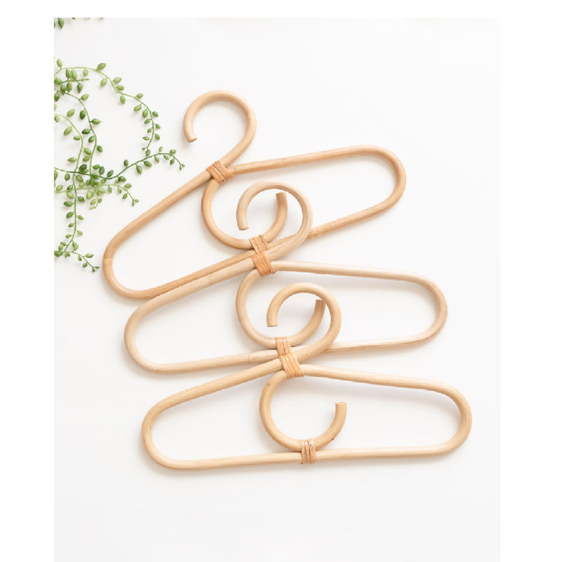 Cintre Noelle en rotin standard pour robe / chandail / chandail