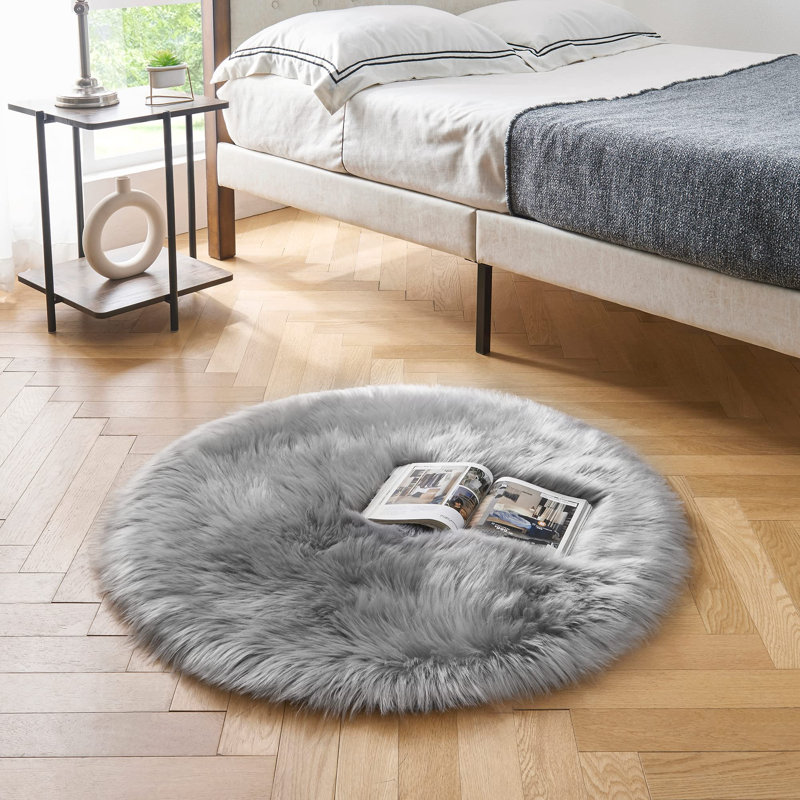 Haja Faux Sheepskin Indoor Rug, Round 3'
