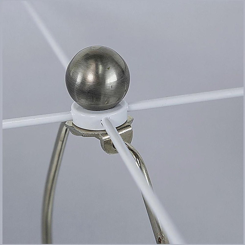Lampe de table 16 x 16 x 23,5 po gris et argent brossé (assemblage de l'abat-jour requis)