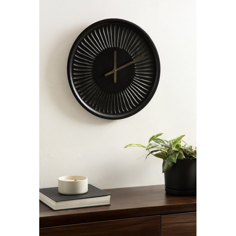 Horloge en bois sculpté, Noir, noir, noir, noir