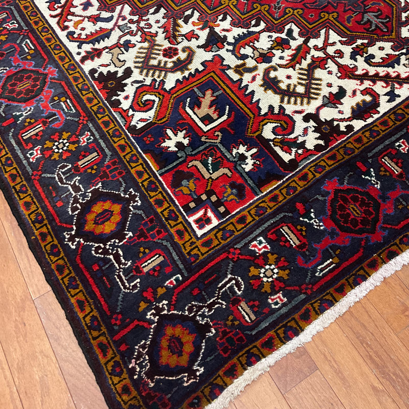 Tapis géométrique rouge en laine noué à la main 6 pi 8 po x 9 pi 8 po Heriz Collection