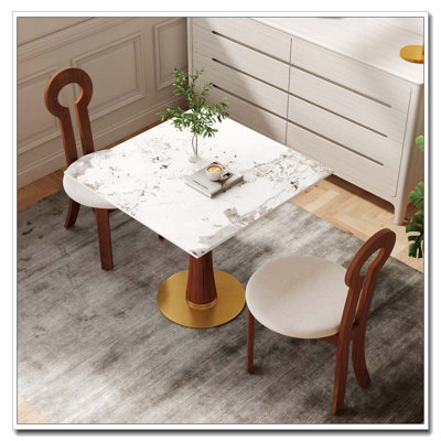 Table de salle à manger carrée moderne, 85 cm (33,5 po), en pierre frittée avec pieds en bois et base dorée.