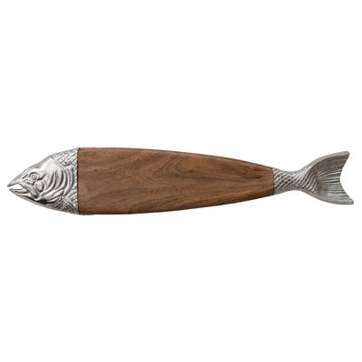 Bois d'acacia en forme de poisson et plateau de service en aluminium et fromage