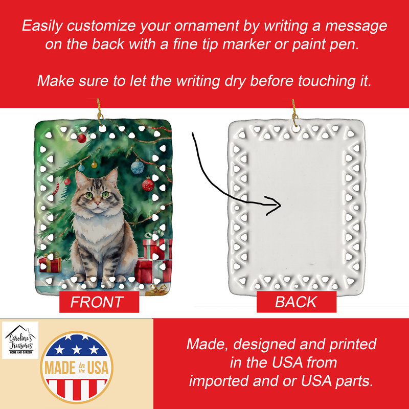 Ornement en porcelaine kurilian Bobtail Cat by the Christmas Tree, Bobtail des Kouriles