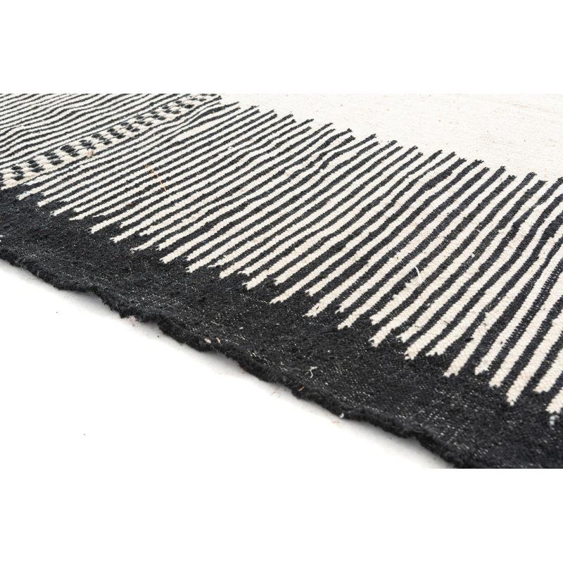 Tapis noir et blanc Mosser