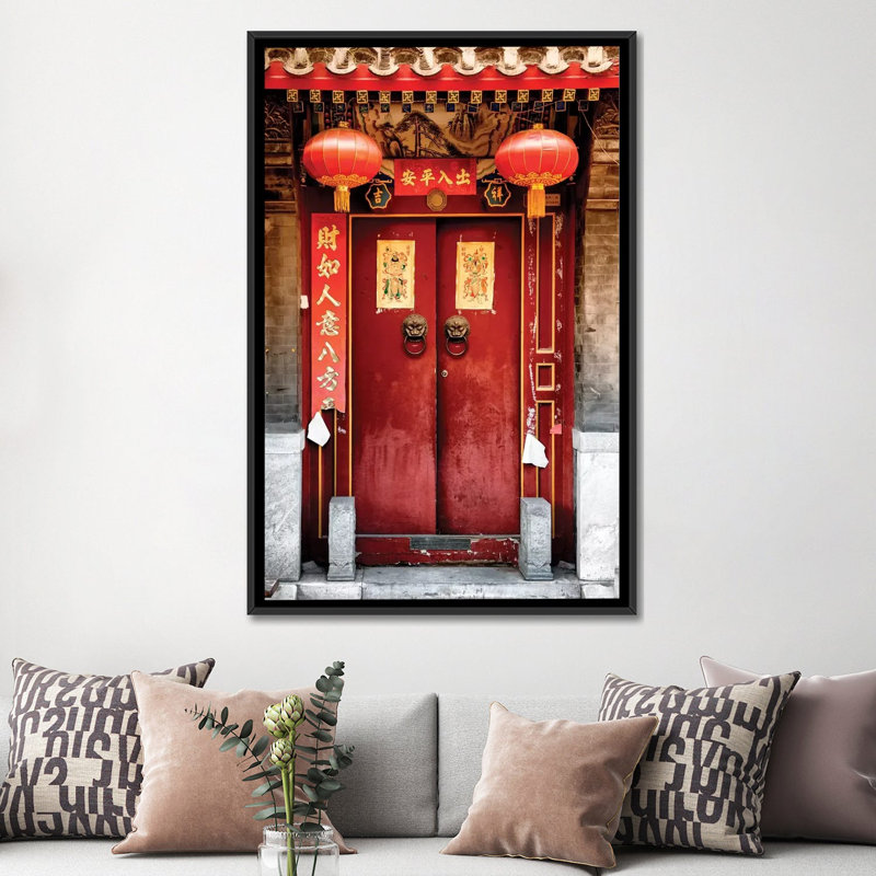 «Traditional Red Door» par Philippe Hugonnard - reproduction de photo sur toile tendue, H 26 po x l 18 po x P 1,5 po