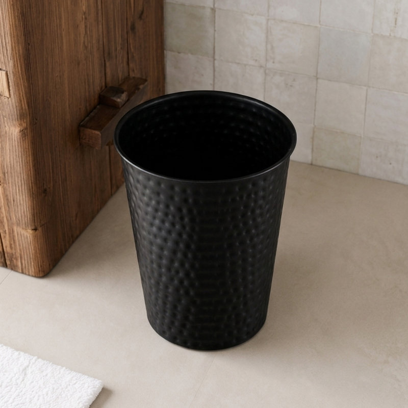 Poubelle de 1,8 gallon en métal martelé à la main pour le bureau à domicile, Noir mat