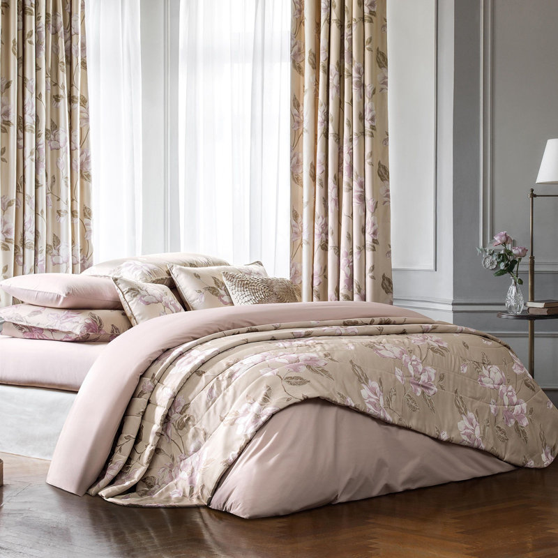 Milena Sham, Decor