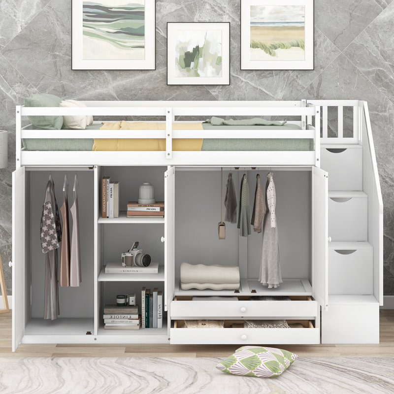 Lit mezzanine fonctionnel avec trois tablettes ouvertes, deux armoires et deux tiroirs, rangement pour échelle, aucun sommier nécessaire