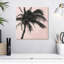 Palmier gris Harnek sur fond rose II-109396854
