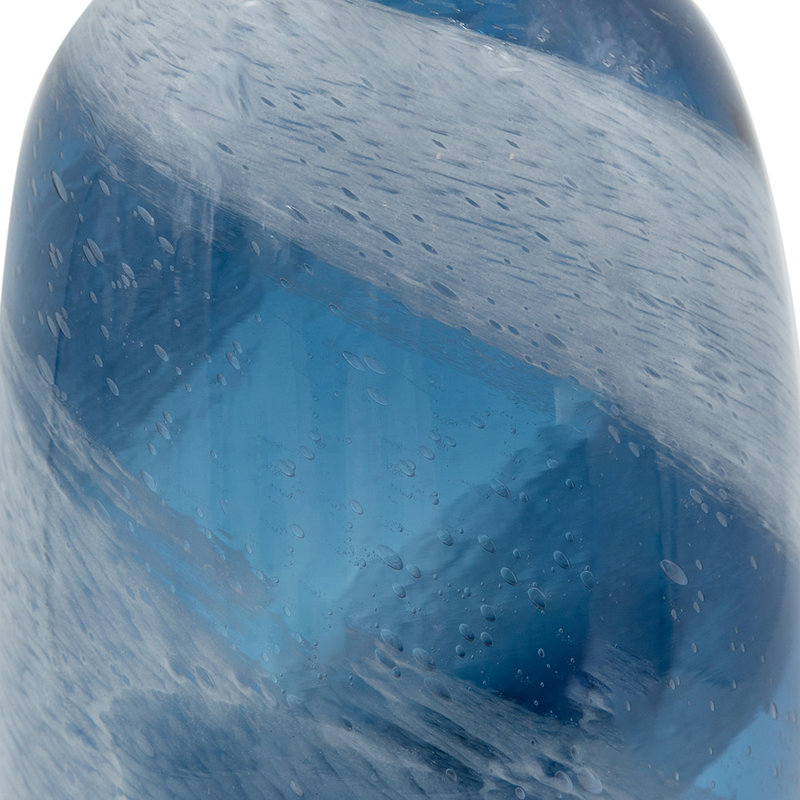 Vase en verre Mayron avec tourbillon - 7,5 po de diamètre x 13,5 po - bleu / blanc, H 13,4 po x l 7,5 po x P 7,5 po