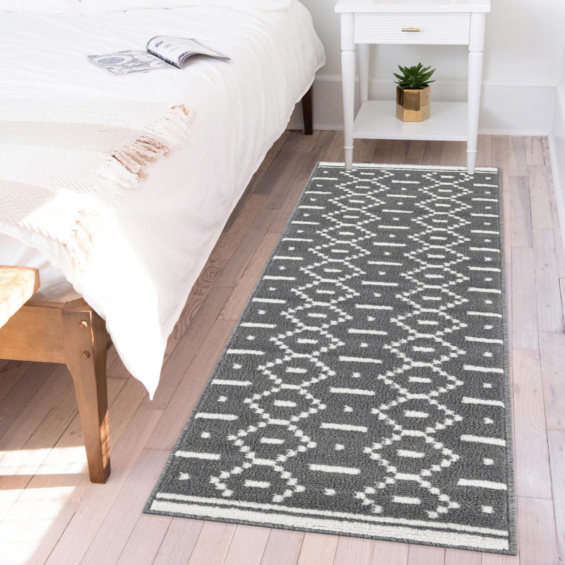 Tapis Ivy Bronx Begna Nathanyl gris, Tapis de couloir 2 pi x 6 pi 1 po
