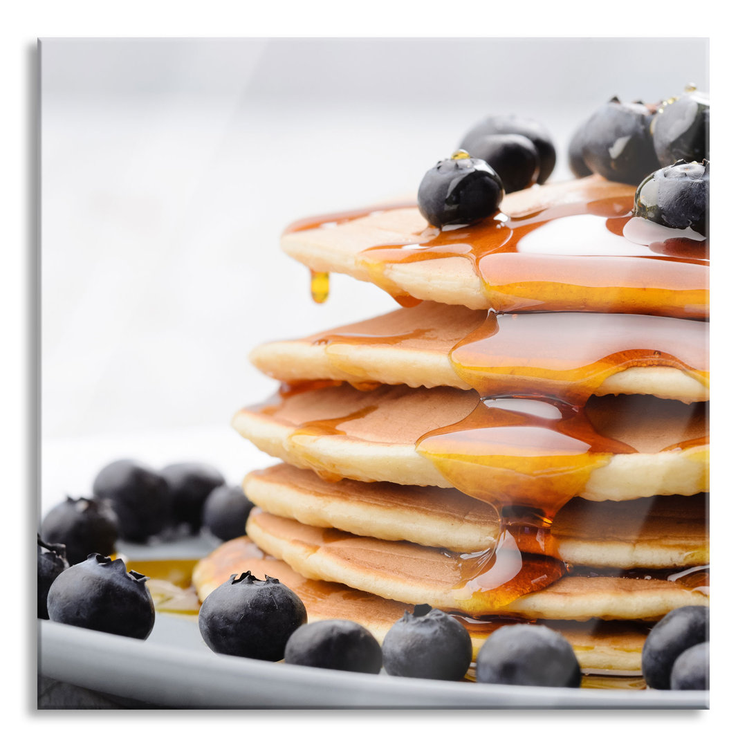 Glasbild-Pfannkuchen mit Sirup und Blaubeeren