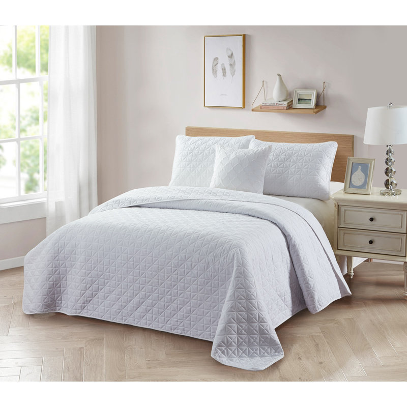 Bibb Home Solid Reversible Quilt Sets with Dec Pillows (4-Piece), White, Twin Quilt + 2 Twin Shams