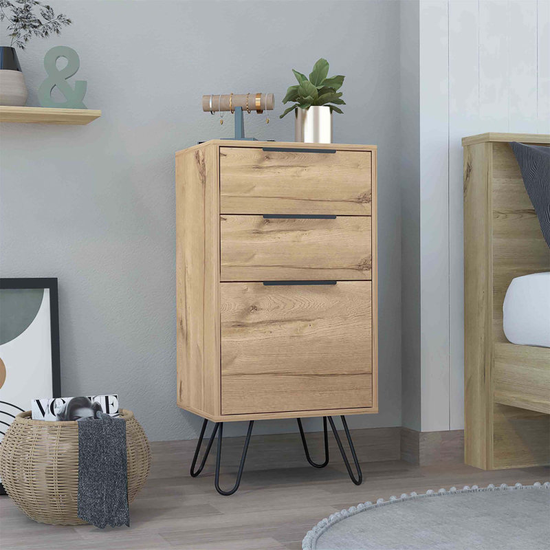 Commode légère Augusta, pieds en épingle à cheveux, plateau supérieur, trois tiroirs - chêne clair