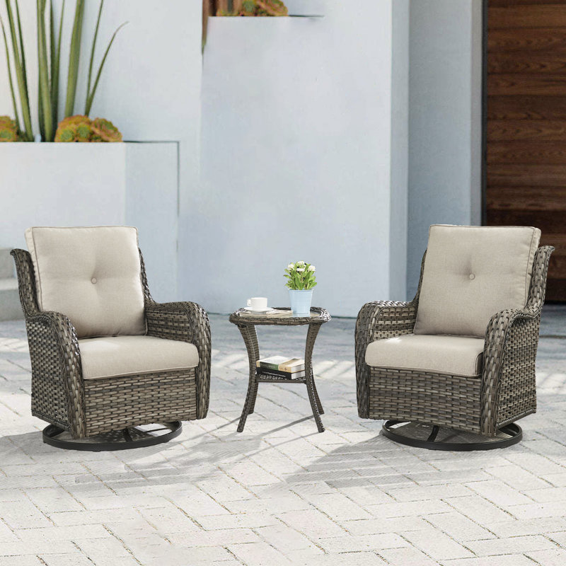 Chaises berçantes pivotantes en osier d'extérieur avec 1 table d'appoint (ensemble de 3)