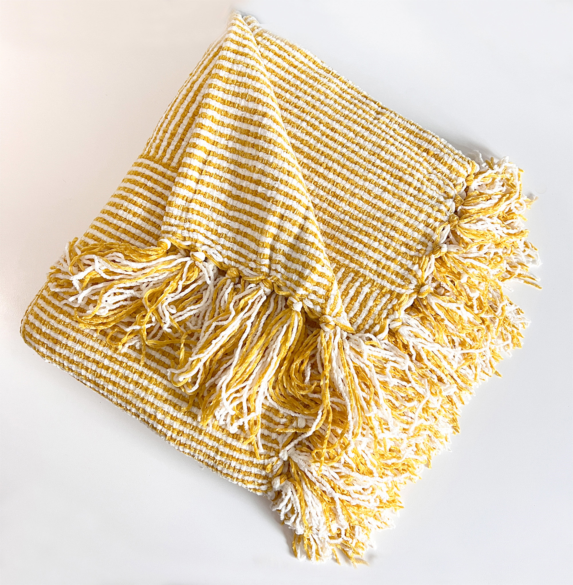 https://assets.wfcdn.com/im/12561254/compr-r85/2225/222593106/narcyz-chenille-tassel-soft-cozy-throw.jpg