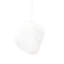 Arbre à chat blanc avec boules suspendues et poteaux à griffer