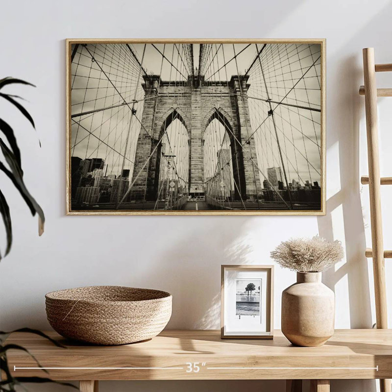 Pont monochrome de Brooklyn, 25 po x 17 po, Cadre flottant en bois naturel
