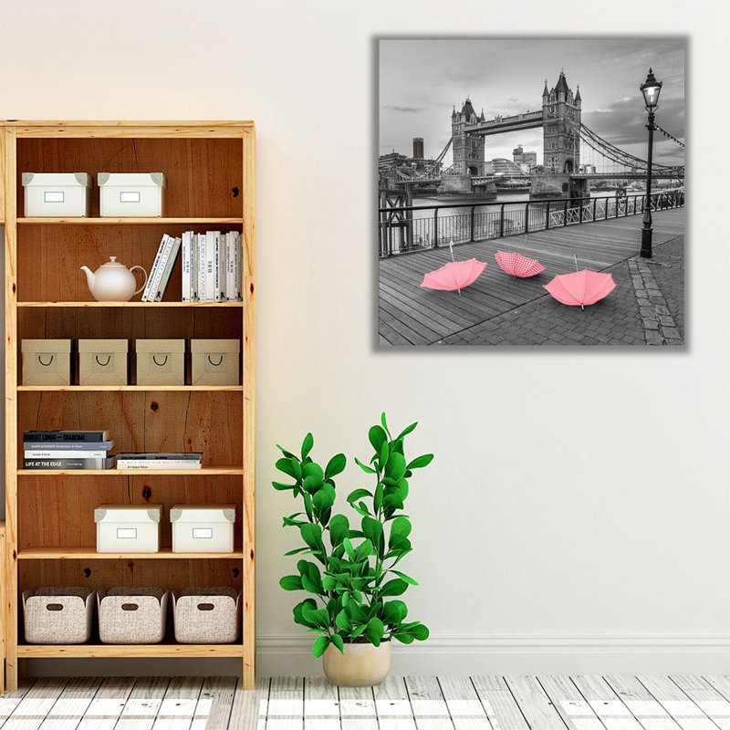 «Pink Umbrellas at Tower Bridge», reproduction d'art sur toile, H 40 po x l 40 po