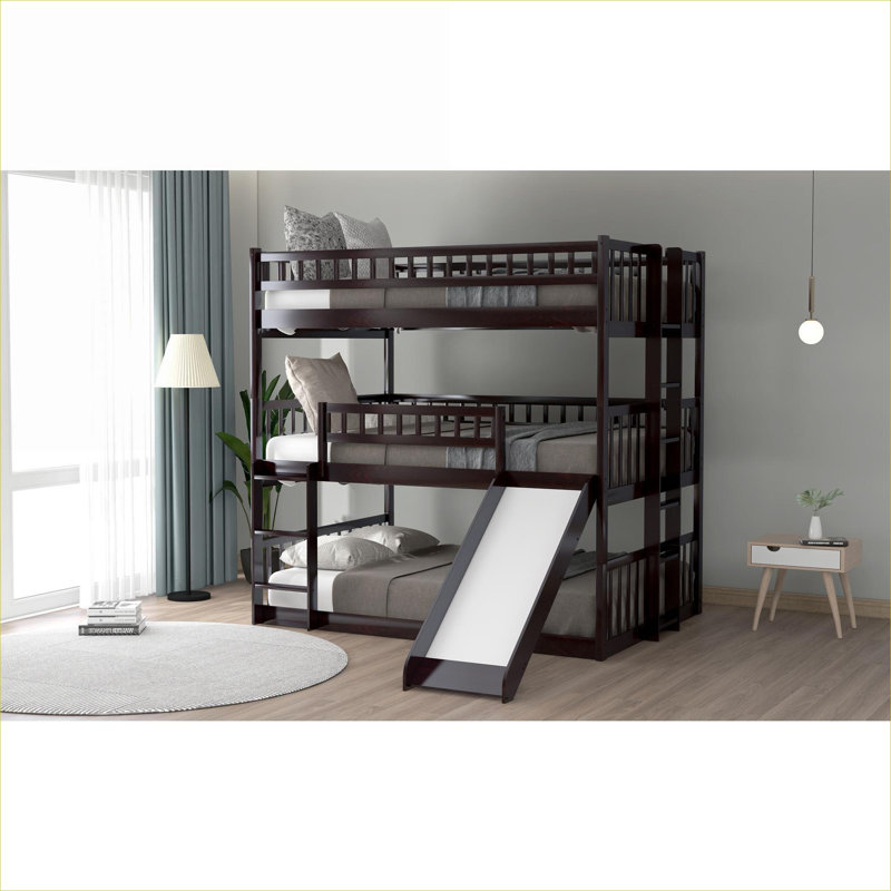 Structure de lit superposé triple en bois massif de couleur brune avec échelle intégrée et glissade pour les chambres familiales et les soirées pyjama