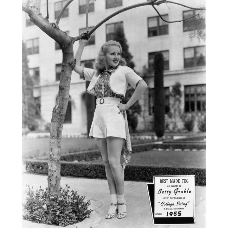 Sourire, Betty Grable, regardant ailleurs - photographie sans cadre, H 10 po x l 8 po