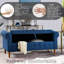 Banc à boutons de 62 po pour la chambre à coucher, le salon et le vestibule en bleu avec accoudoirs rembourrés en tissu moderne