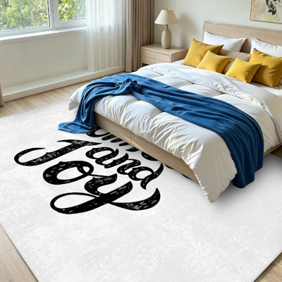 Tapis d'intérieur chaud, lavable à la machine, noir, avec l'inscription « Confort et Joie » à la main.