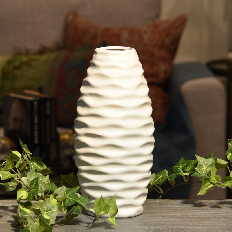 Vase de table wave en relief, H 12 po x l 5,5 po x P 5,5 po