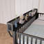 Structure de lit mezzanine en métal pleine grandeur avec station de charge intégrée et tablettes intégrées