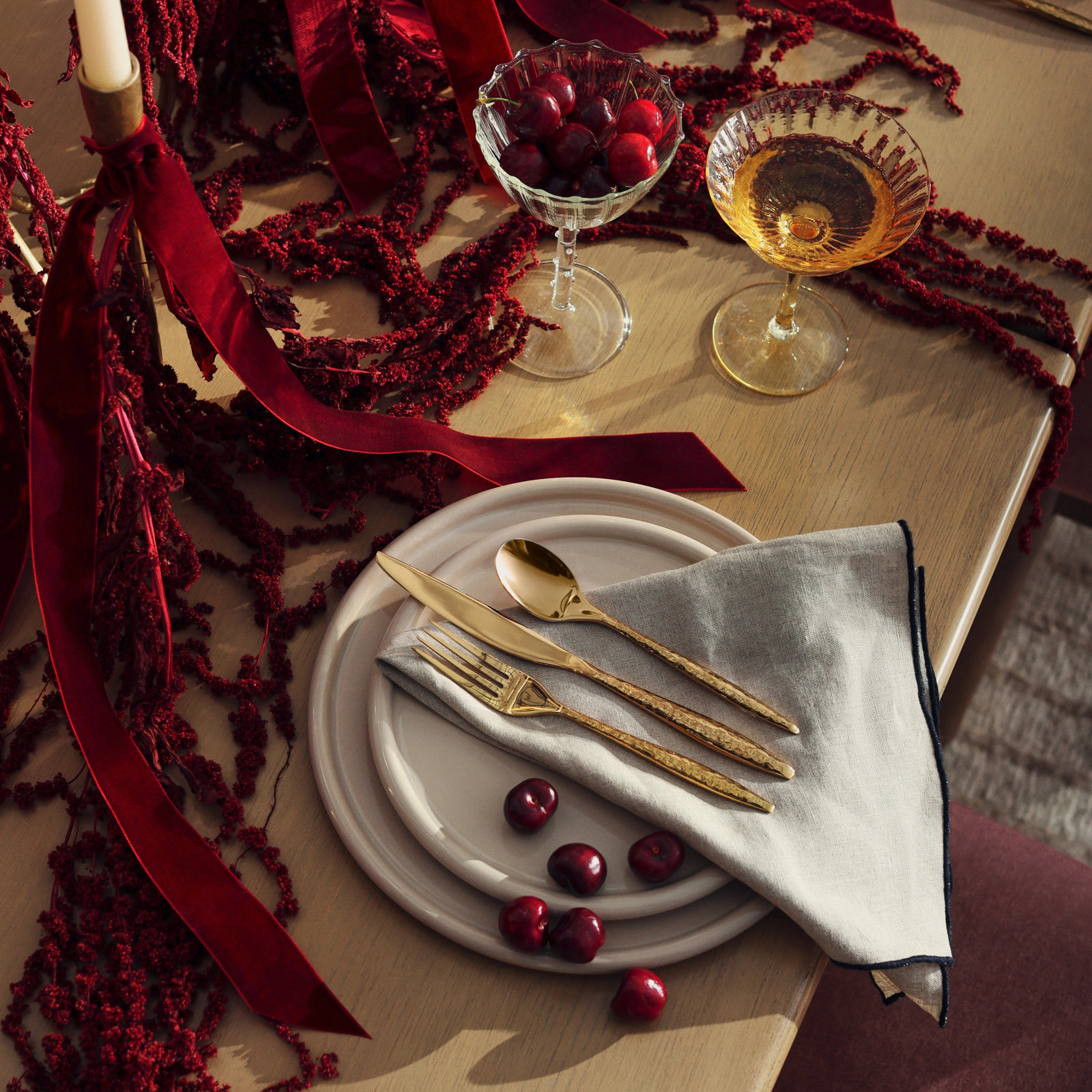 Avellino Flatware Set - Service for 4, Shiny Gold