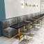 Banquettes grises modernes et simples au restaurant