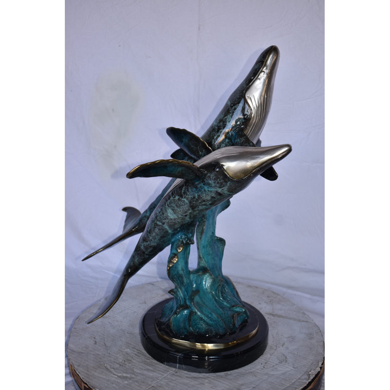 Paire de baleines bleues nageant dans l'océan, statue en bronze, taille: 21 po x 20 po x H 27 po.