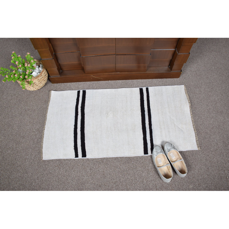 Authentique tapis kilim turc tissé à la main dans un design rayé pour une entrée ou un décor décoratif