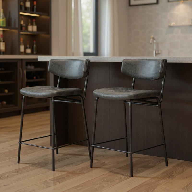 Ensemble de deux chaises de bar en similicuir noir et acier à dossier bas de 30 po