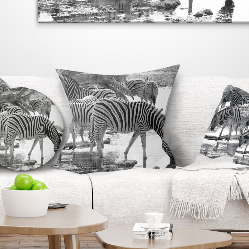 Herd of Zebra - oreiller imprimé animal noir et blanc, 18 po x 18 po, Coussin décoratif
