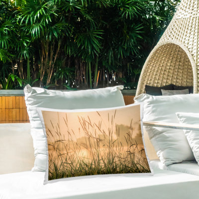 Coussin d'extérieur imprimé "Grassy Country Reeds" par Marty Hulsebos