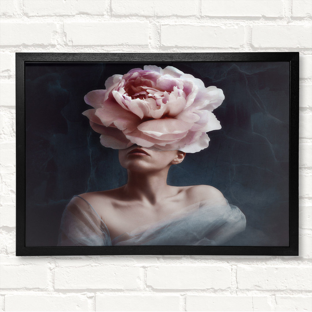 The Pink Flower Head - Geschlossener Eckrahmen Kunstdrucke auf Holz