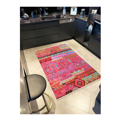 Tapis décoratif lavable à la machine à motif de cerfs et de fleurs rose de la collection Barcelona