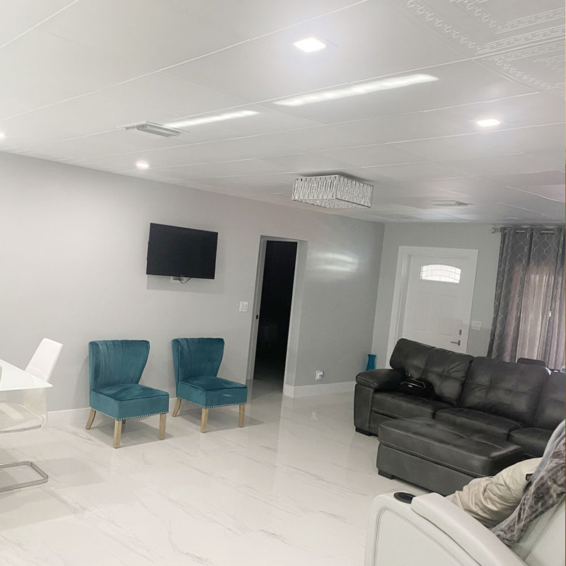 Carreau de plafond en polystyrène de base 1,6 pi x 1,6 pi, Blanc familier